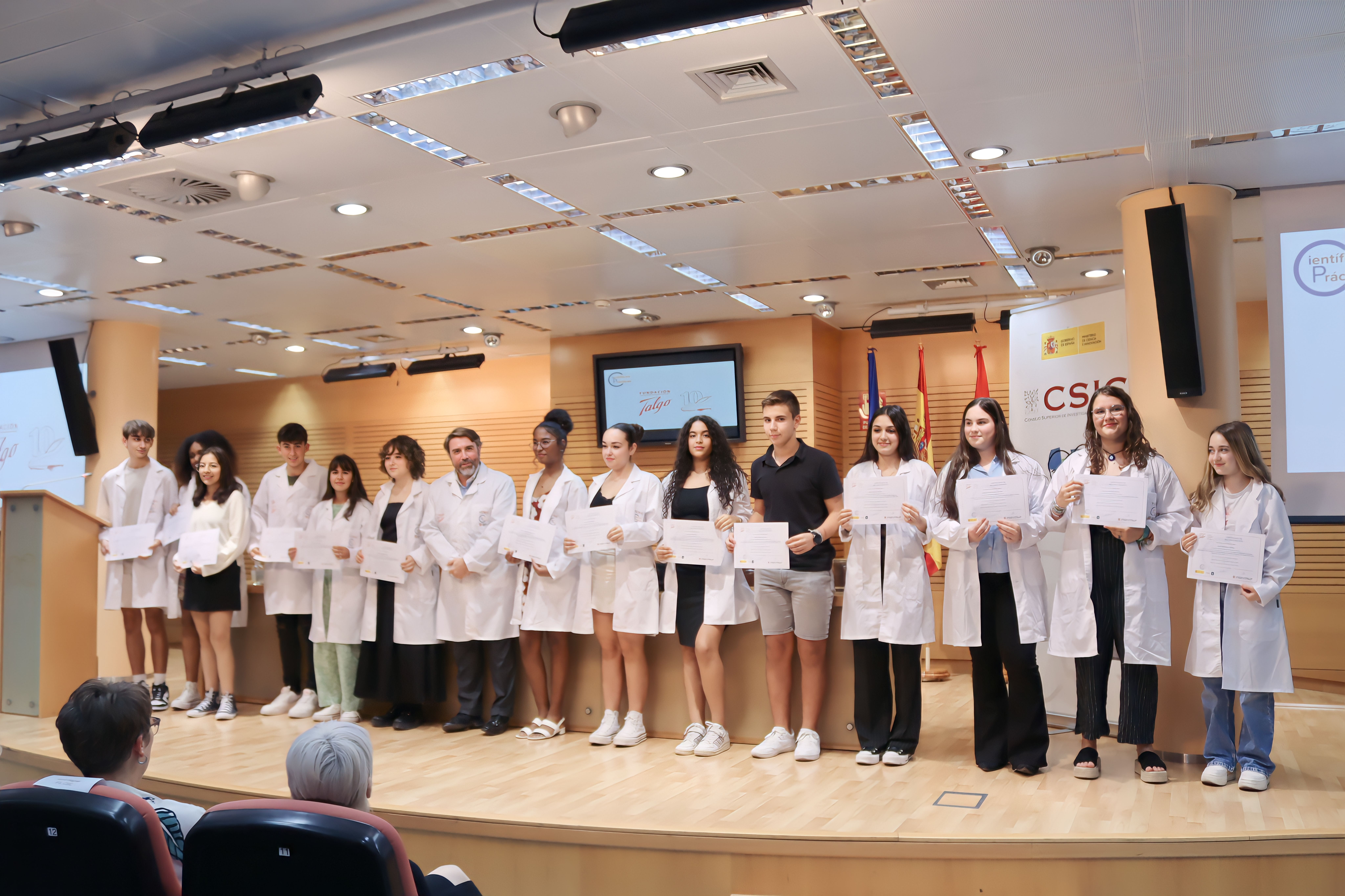 Catorce estudiantes reciben una beca de Fundación Talgo y AEAC tras sus estancias en ‘Científic@s en prácticas’ 