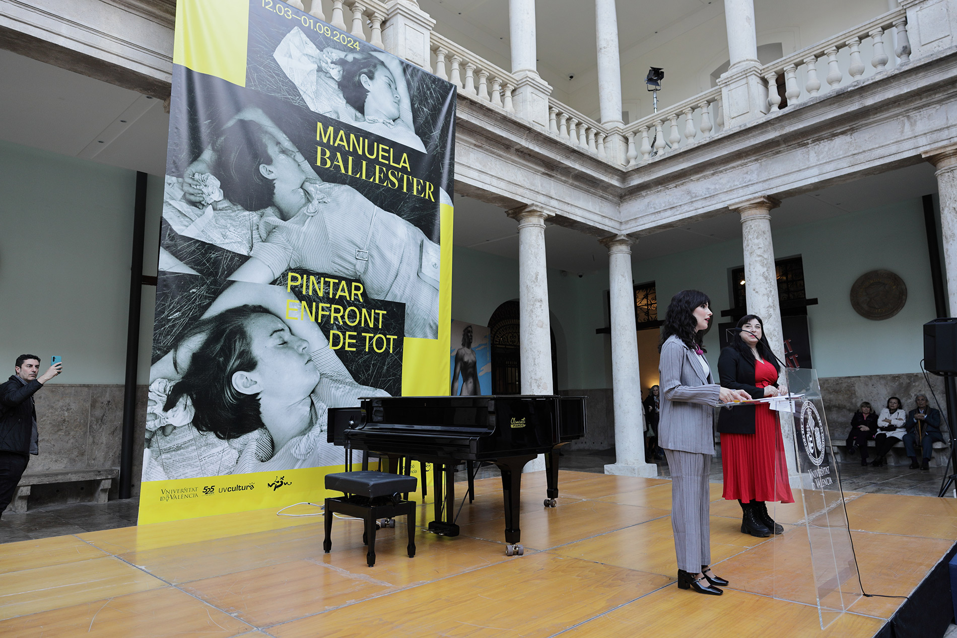 Carmen Gaitán durante la inauguración de la exposición sobre Manuela Ballester