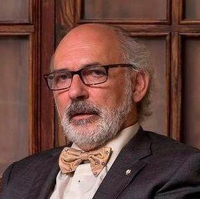 Alfredo Alvar, premiado en los Premios de la Crítica de Andalucía por su obra sobre Cervantes