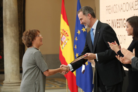 Mercedes García-Arenal recibe la distinción de manos de Felipe VI entrega_felipevi.jpg