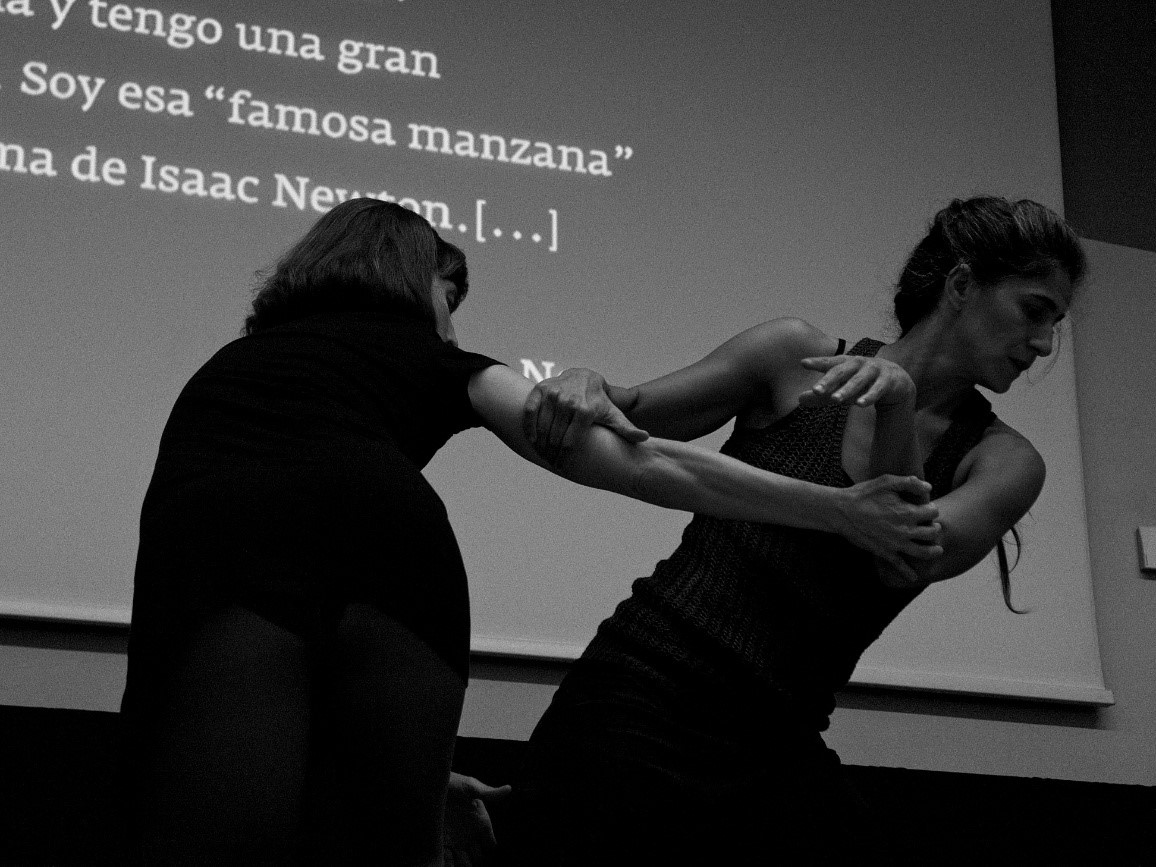 FotografÍa: coreografÍa de La Mandarina de Newton y Col. Big Bouncers  en la entrega de premios de la X edición de Inspiraciencia (2020, Barcelona).