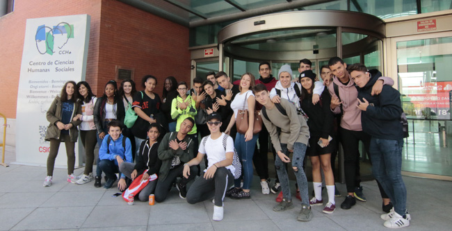 El CCHS acerca la investigación a los institutos de Educación Secundaria con el proyecto Ciencia en el barrio El CCHS acerca la investigación a los institutos de Educación Secundaria con el proyecto Ciencia en el barrio