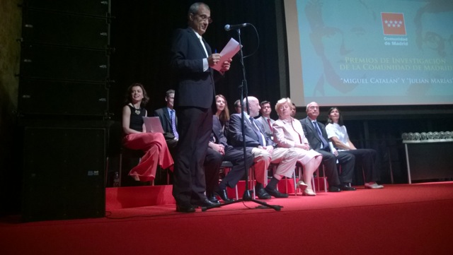 Mª Carmen Simón Palmer (ILLA) y José Luis Peset (IH) recogen el Premio de Investigación 'Julián Marías' 2015 y 2014, respectivamente Mª Carmen Simón Palmer (ILLA) y José Luis Peset (IH) recogen el Premio de Investigación 'Julián Marías' 2015 y 2014, respectivamente