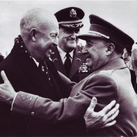 Abrazo entre el Presidente Dwight D. Eisenhower y el General Francisco Franco, en el aeropuerto de Torrejón. 1959. NARA, Still Pictures, RG 306, EGT, Box 2, 60-4361. http://www.cervantesvirtual.com/portales/espana_eeuu_transferencia_cultural/imagenes_relaciones_politicas/imagen/imagenes_relaciones_politicas_04_abrazo_entre_el_presidente_dwight_david_eisenhower_y_el_general_franco_en_el_aeropuerto_de_torrejon_1959/ Abrazo entre el Presidente Dwight D. Eisenhower y el General Francisco Franco, en el aeropuerto de Torrejón. 1959. NARA, Still Pictures, RG 306, EGT, Box 2, 60-4361. http://www.cervantesvirtual.com/portales/espana_eeuu_transferencia_cultural/imagenes_relaciones_politicas/imagen/imagenes_relaciones_politicas_04_abrazo_entre_el_presidente_dwight_david_eisenhower_y_el_general_franco_en_el_aeropuerto_de_torrejon_1959/