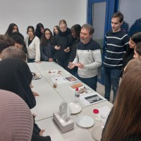 El grupo Cervitrum del CSIC lleva la historia del vidrio al IES El Olivo de Parla