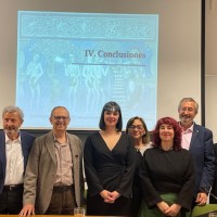 Bárbara Berrocal en el centro de la imagen y a su izquierda, en primer plano, Elvira Martín Contreras (ILC)