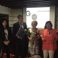 Carmen Menéndez Onrubia (ILLA) recibe la distinción de "Galdosiana de honor" Carmen Menéndez Onrubia (ILLA) recibe la distinción de "Galdosiana de honor"