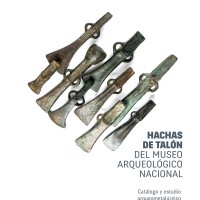 Ignacio Montero Ruiz y Óscar García Vuelta del IH, coeditores y coautores del libro "Hachas de talón del Museo Arqueológico Nacional. Catálogo y estudio arqueometalúrgico" Portada del libro