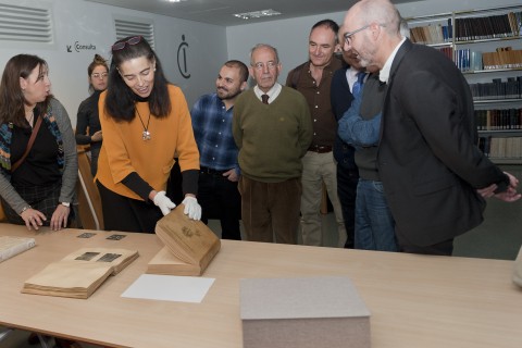 Los visitantes en la Biblioteca Tomás Navarro Tomás. Foto: LMM Los visitantes en la Biblioteca Tomás Navarro Tomás