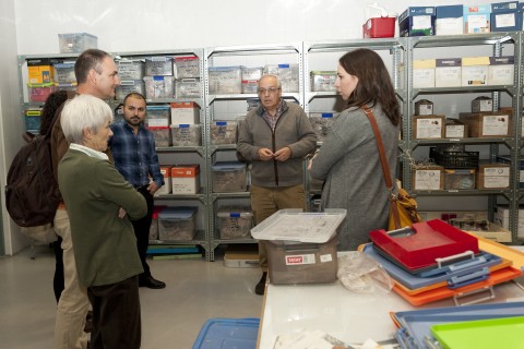 Los visitantes en el Laboratorio de microscopía electrónica y microanálisis (MicroLab) Foto: LMM Los visitantes en el Laboratorio de microscopía electrónica y microanálisis (MicroLab) Foto: LMM
