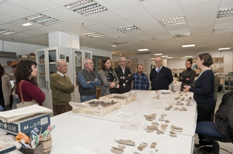 Los visitantes en el Laboratorio de arqueobiología (Arqbio) Los visitantes en el Laboratorio de arqueobiología (Arqbio)