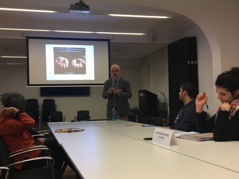 'Estrategias de búsqueda de información científica: patentes y vigilancia tecnológica' fue el título del taller impartido por Gerardo Penas García (Oficina Española de Patentes y Marcas). 'Estrategias de búsqueda de información científica: patentes y vigilancia tecnológica' fue el título del taller impartido por Gerardo Penas García (Oficina Española de Patentes y Marcas).