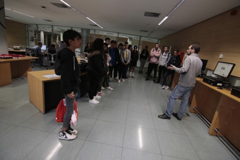 Visita del IES María Rodrigo a la Biblioteca Tomás Navarro Tomás Visita del IES María Rodrigo a la Biblioteca Tomás Navarro Tomás