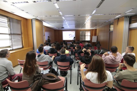 Charla de la investigadora Lara Vilar Charla de la investigadora Lara Vilar