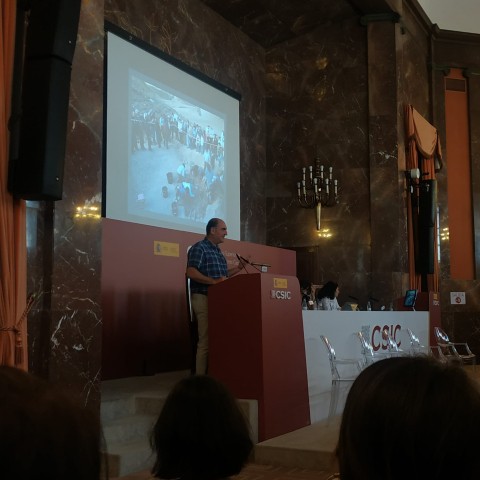 Paco Ferrándiz durante su presentación sobre ciencia ciudadana y memoria histórica